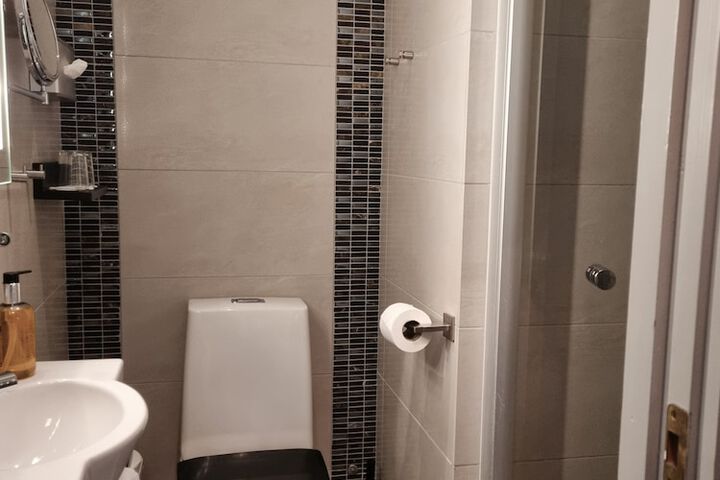 Room 14 of 27
