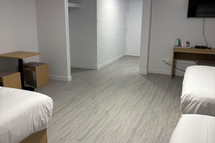Room 7 of 13