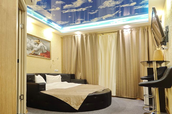 Room 30 of 53