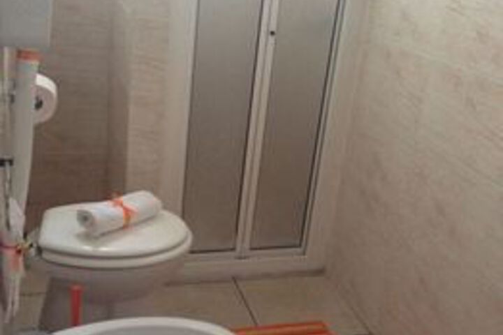 Room 4 of 87