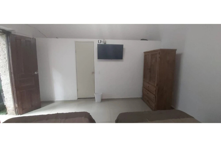 Room 6 of 12