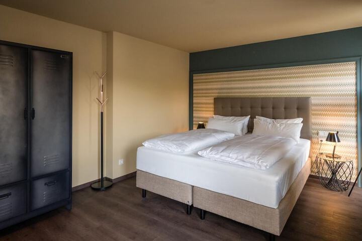 Room 19 of 53