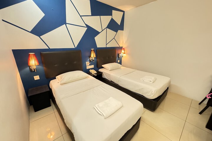 Room 12 of 40