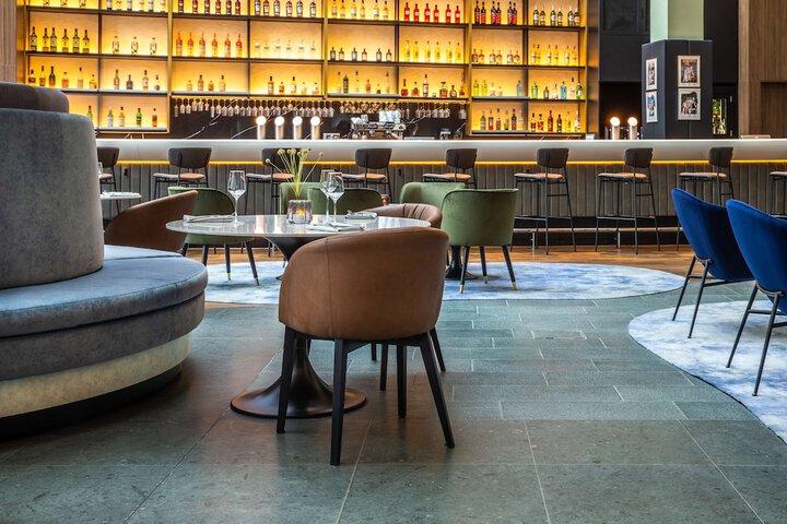 Lounge 100 of 122