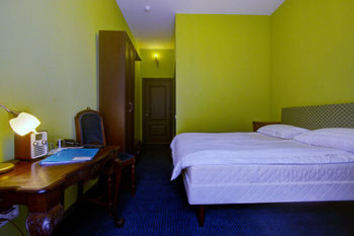Room 10 of 25