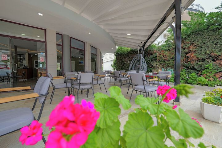 Hotel Exterior 46 of 57