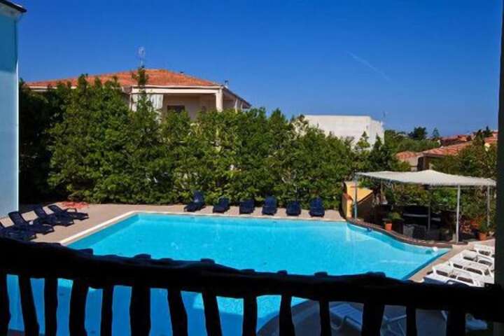 Hotel Pool