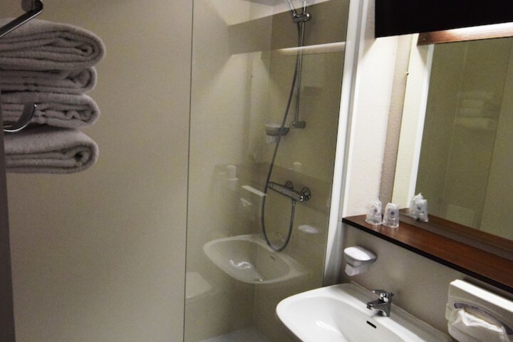 Room 35 of 62