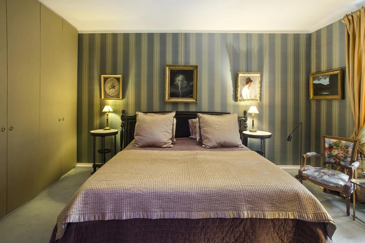 Room 4 of 17