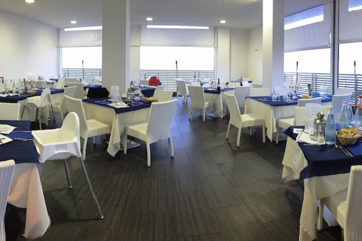 Dining 47 of 75
