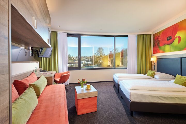 Room 4 of 42
