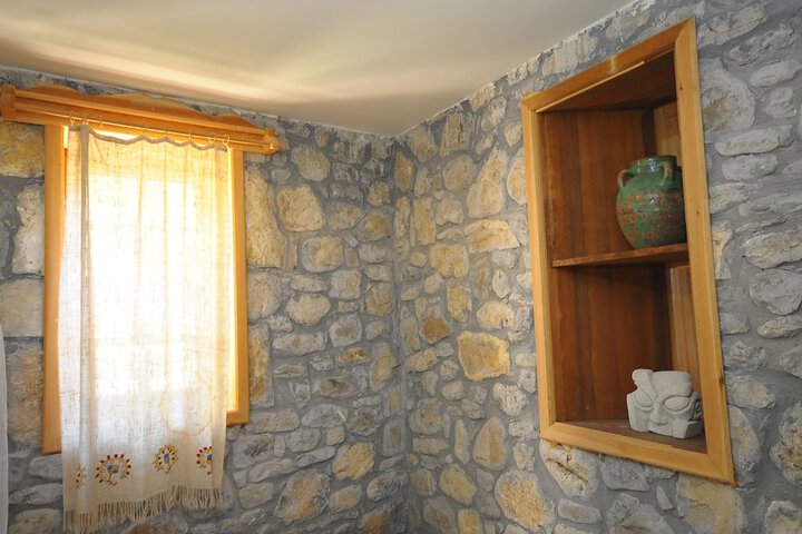 Room 5 of 127