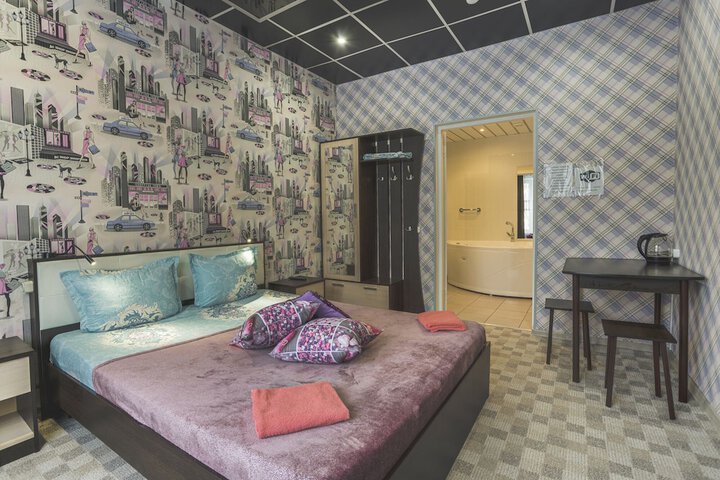 Room 13 of 28