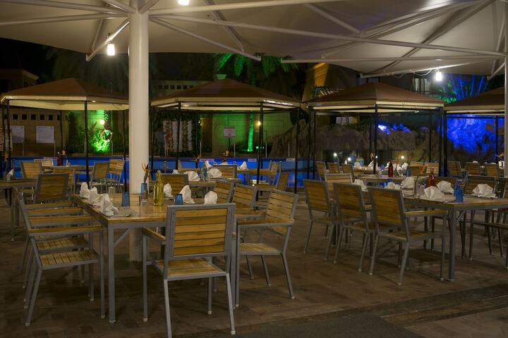 Dining 83 of 136