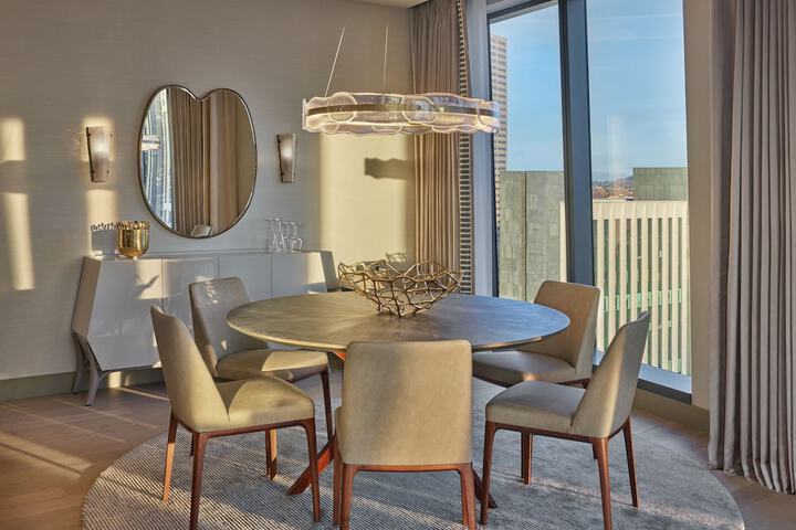 Room 26 of 142