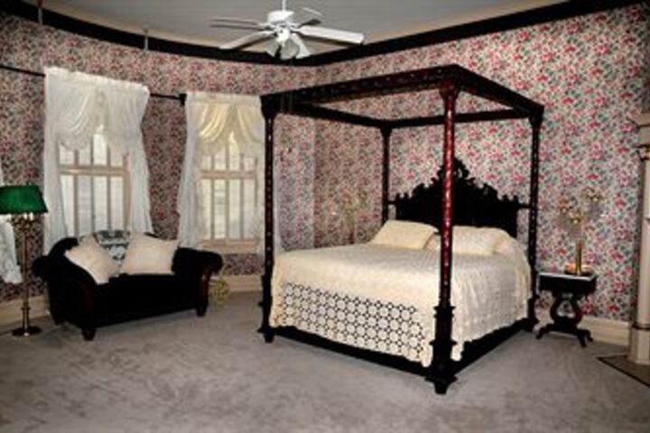 Room 2 of 8
