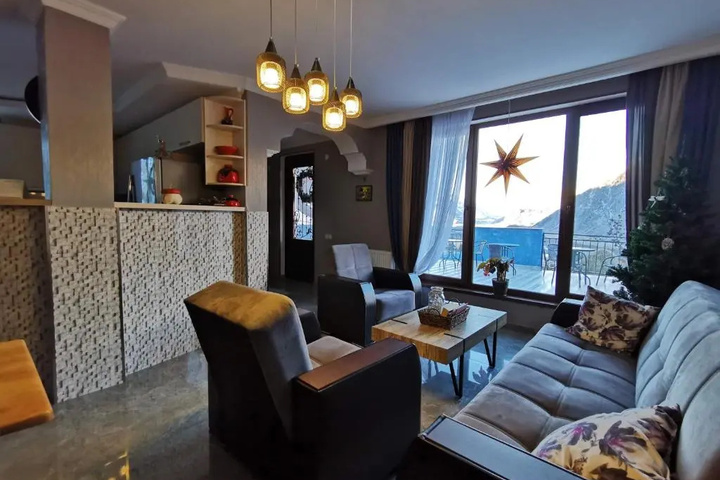 Room 4 of 18