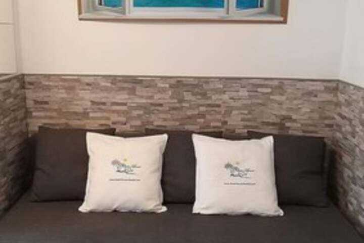 Lounge 31 of 33