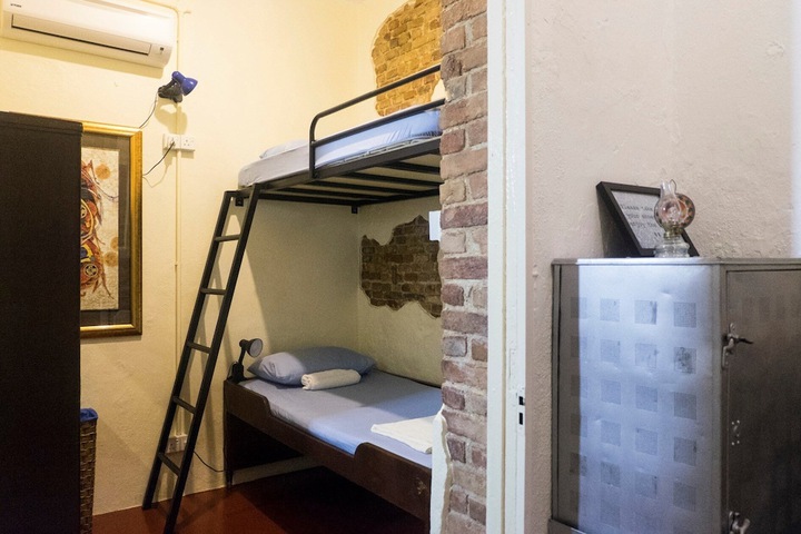 Room 8 of 94