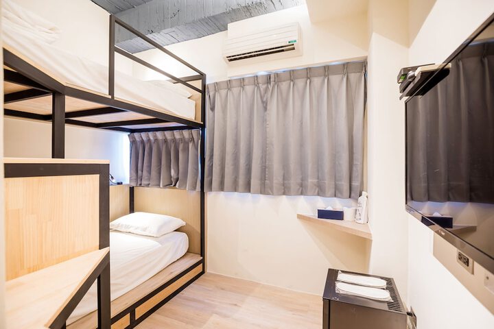 Room 16 of 34