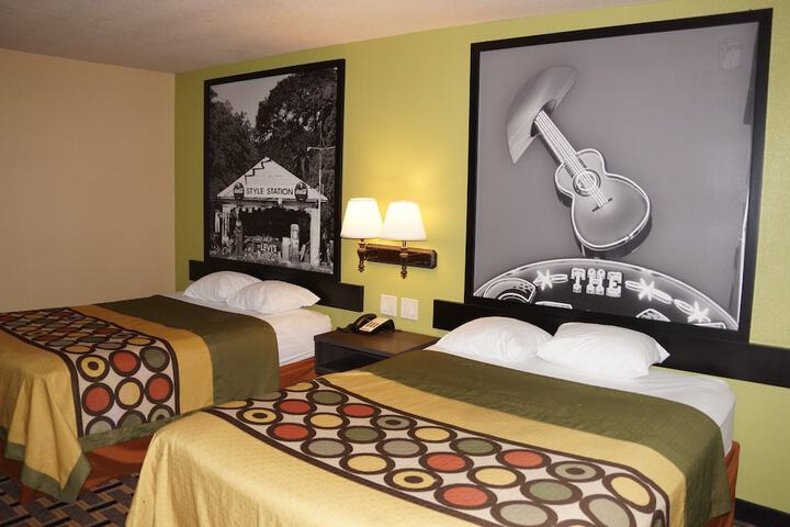 2 Queen Beds (4 of 13)