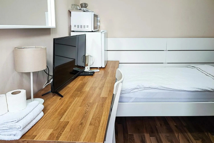 Room 5 of 12