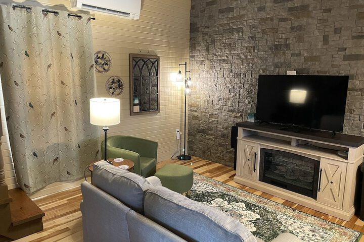 Lounge 28 of 77