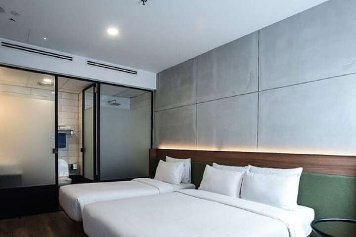 Room 50 of 101