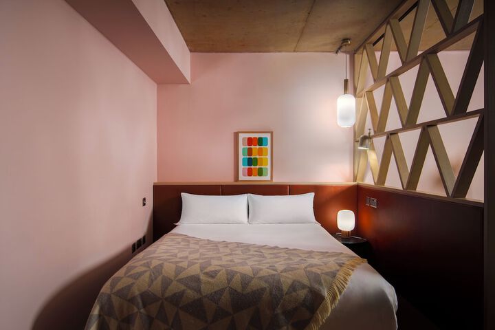 Room 27 of 66
