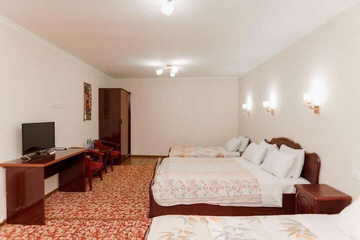 Room 3 of 20