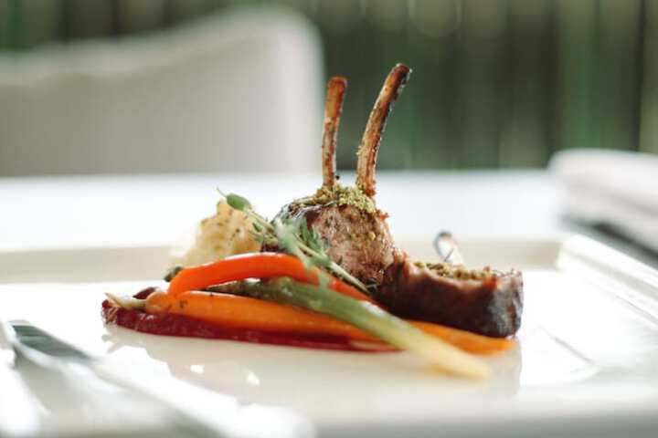 Dining 40 of 49