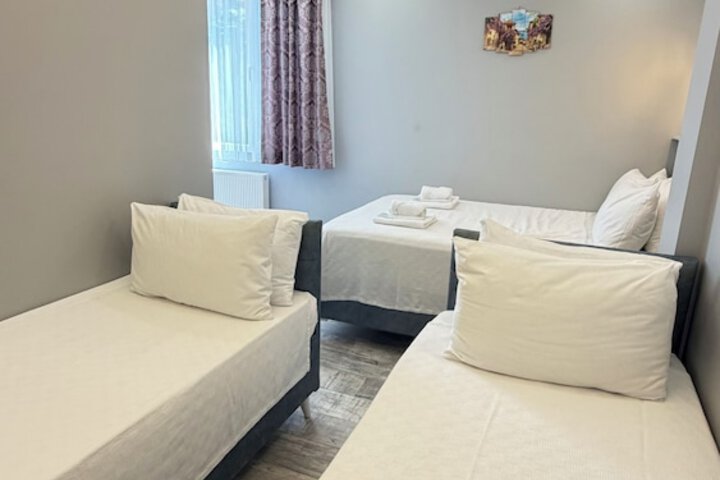 Room 18 of 105