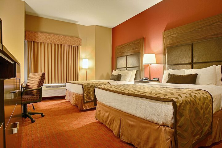 2 Queen Beds (7 of 8)