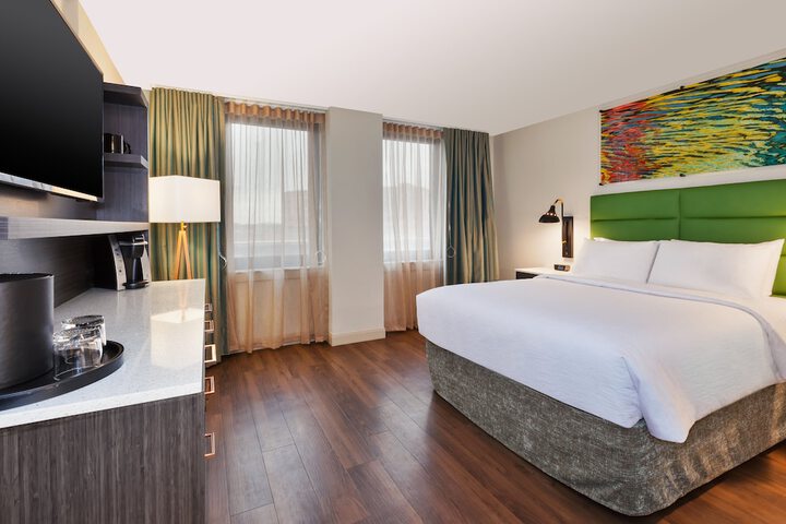 1 Queen Bed (5 of 18)