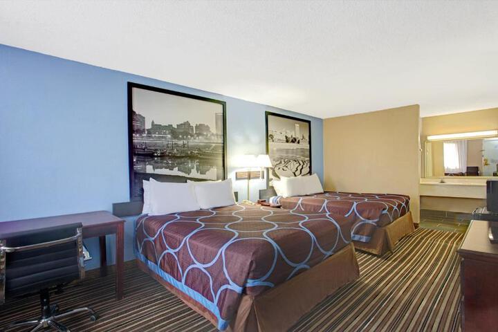 1 Queen Bed (1 of 15)