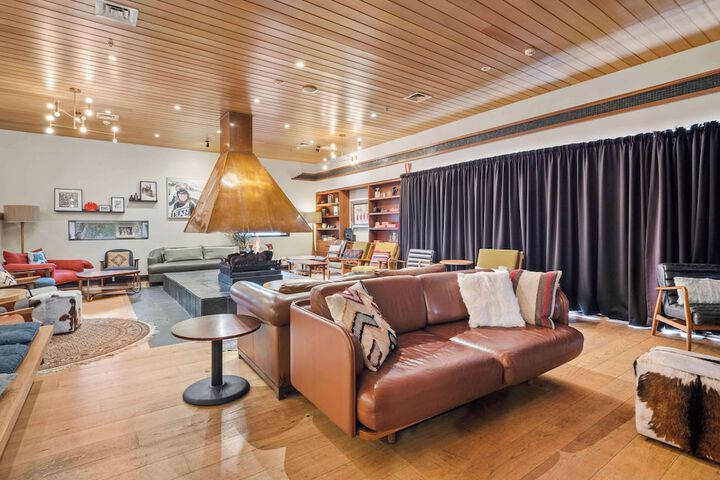 Lounge 68 of 80