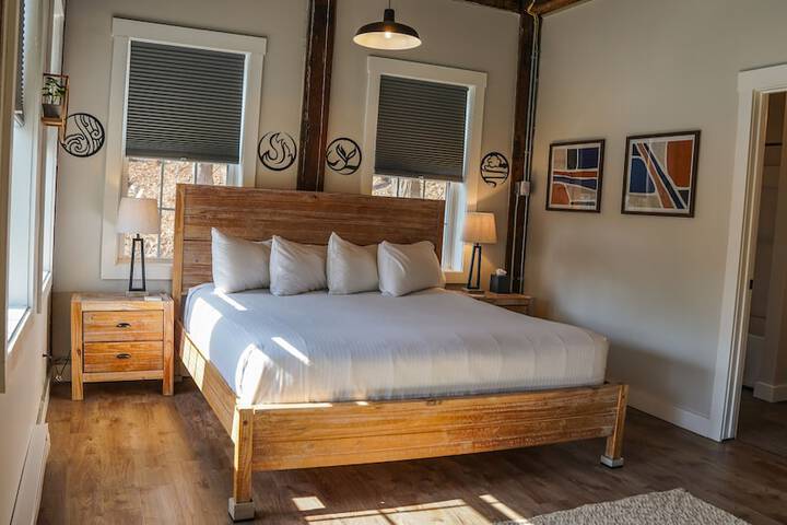 Room 4 of 128