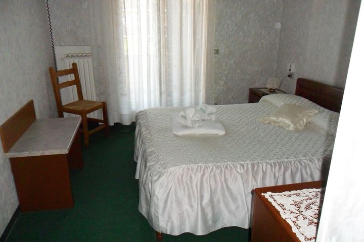 Room 4 of 40