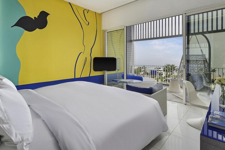 Room 15 of 190