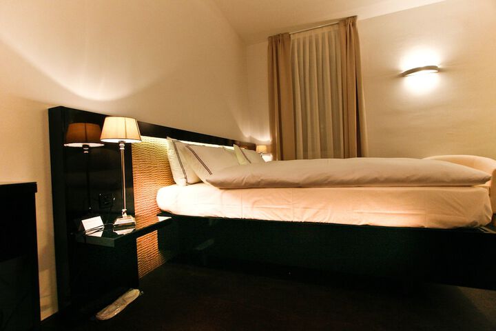 Room 5 of 25