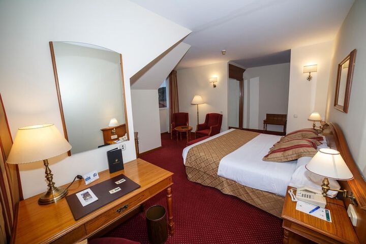 Room 9 of 49