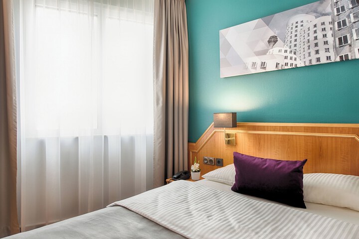 Room 25 of 57