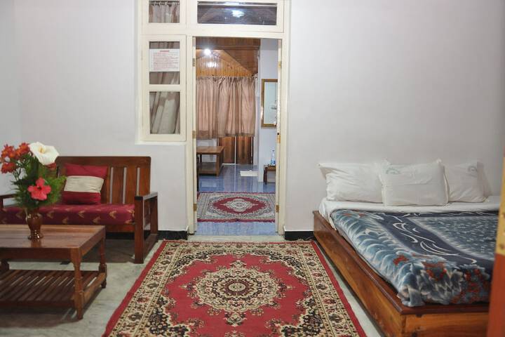 Room 7 of 122