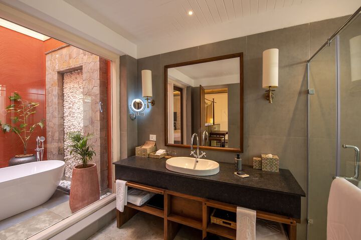 Room 32 of 71