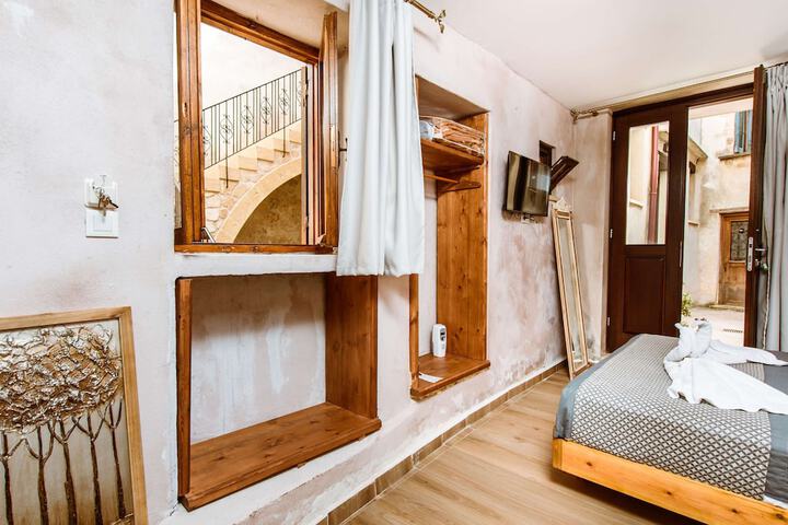 Room 40 of 148