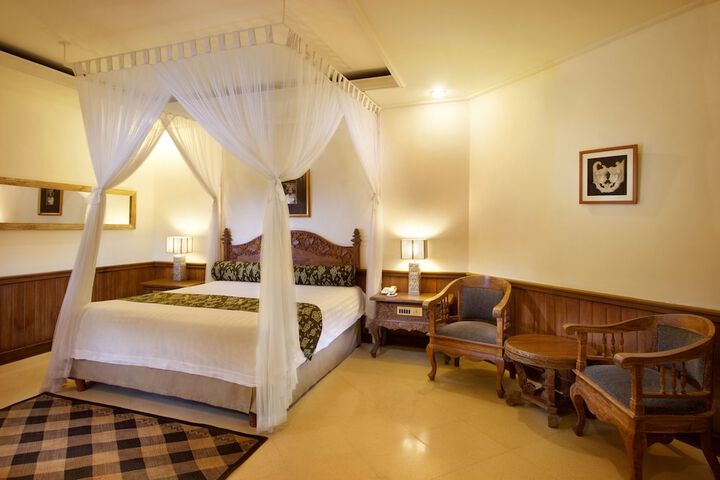 Room 4 of 28