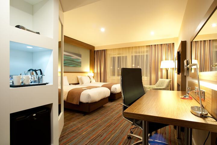 Room 4 of 90