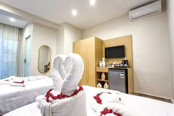 Room 10 of 27