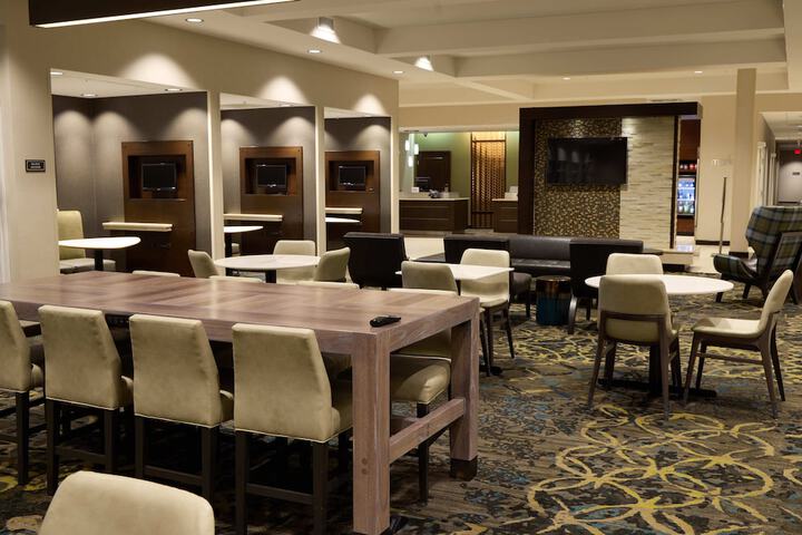 Lobby lounge
