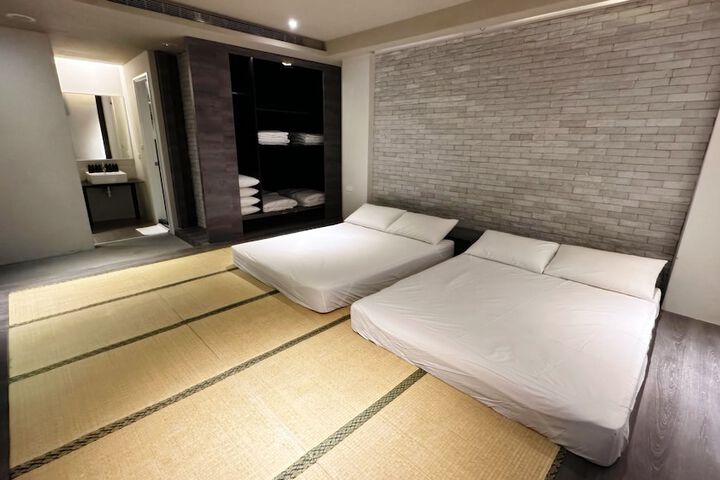 Room 11 of 51